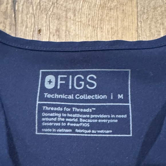 Figs Casma Three-Pocket Scrub Top™ Navy - Picture 4 of 6